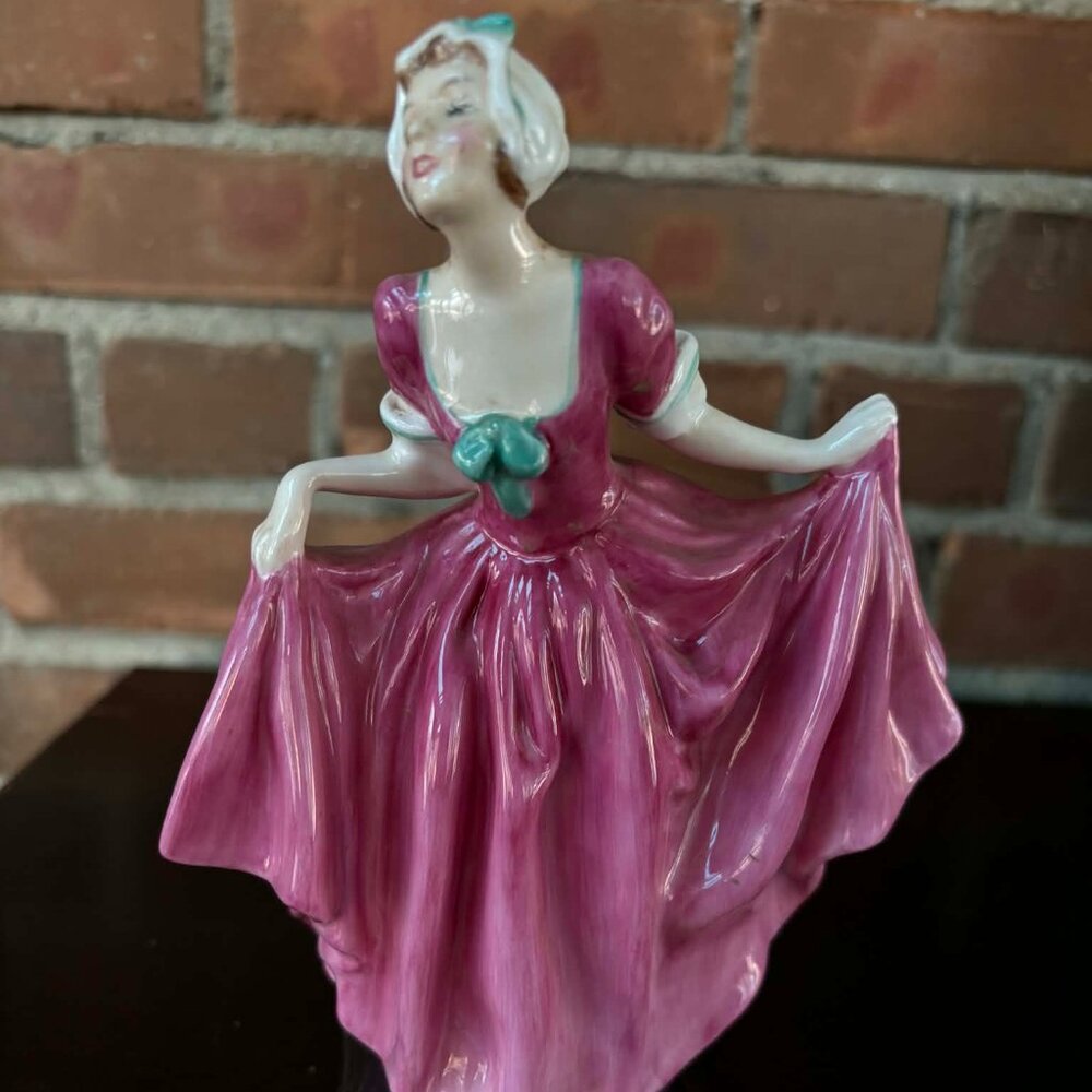 Vintage Royal Doulton Figurine "DELIGHT" HN 1772 COPR 1936 Doulton & Co Limited